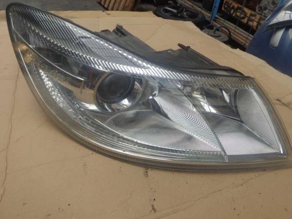 PHARE DROIT SKODA OCTAVIA - Vue 1